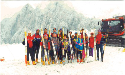 Schneelehrgang am Dachstein mit Nachwuchssportlern aus dem Fichtelgebirge (Trainer Edgar Eckert rechts im Bild) 